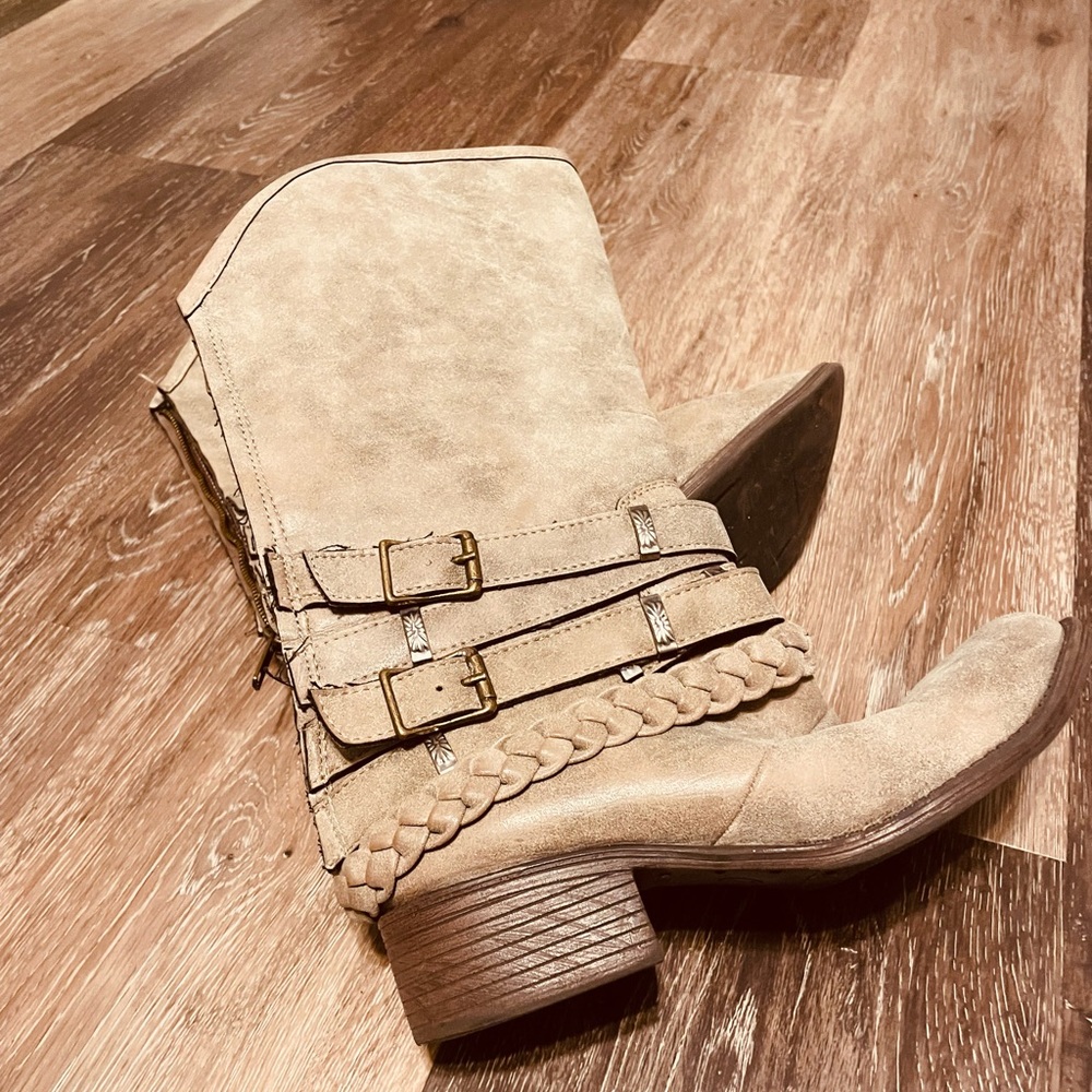 Taupe boots